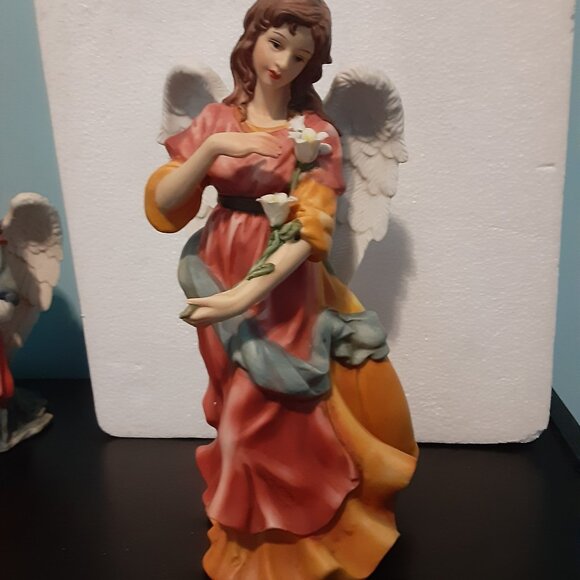 Grandeur Noel Nativity Angels (2-Piece Porcelain Figurines) - Picture 6 of 16